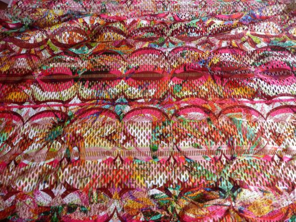Polyesterstoff, bunt, lochmuster, pflegeleicht, geometrisches Muster