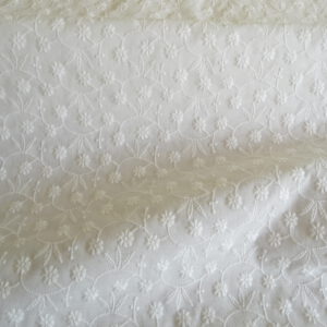 Baumwollstoff 100% , Stickerei, Blumenmuster, off white